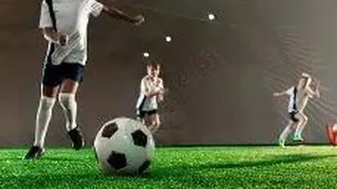 “强寒潮席卷中东部 “天兔”台风逼近台湾南沿海”